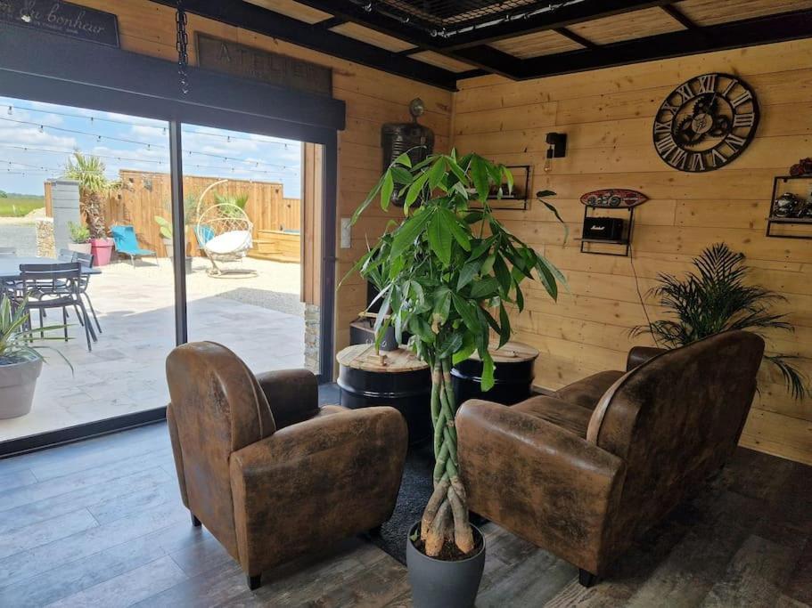 Chalet Industriel Avec Filet Et Spa Sorigny Eksteriør bilde