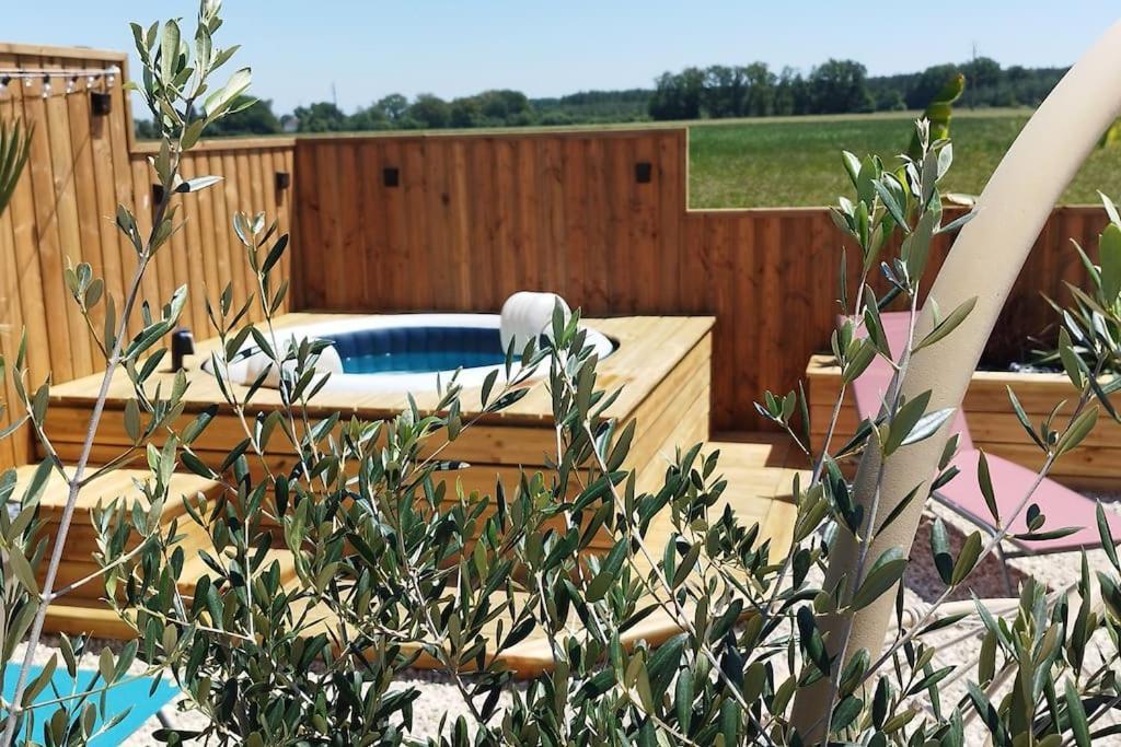 Chalet Industriel Avec Filet Et Spa Sorigny Eksteriør bilde