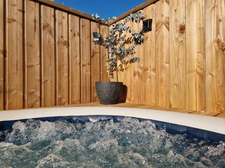 Chalet Industriel Avec Filet Et Spa Sorigny Eksteriør bilde